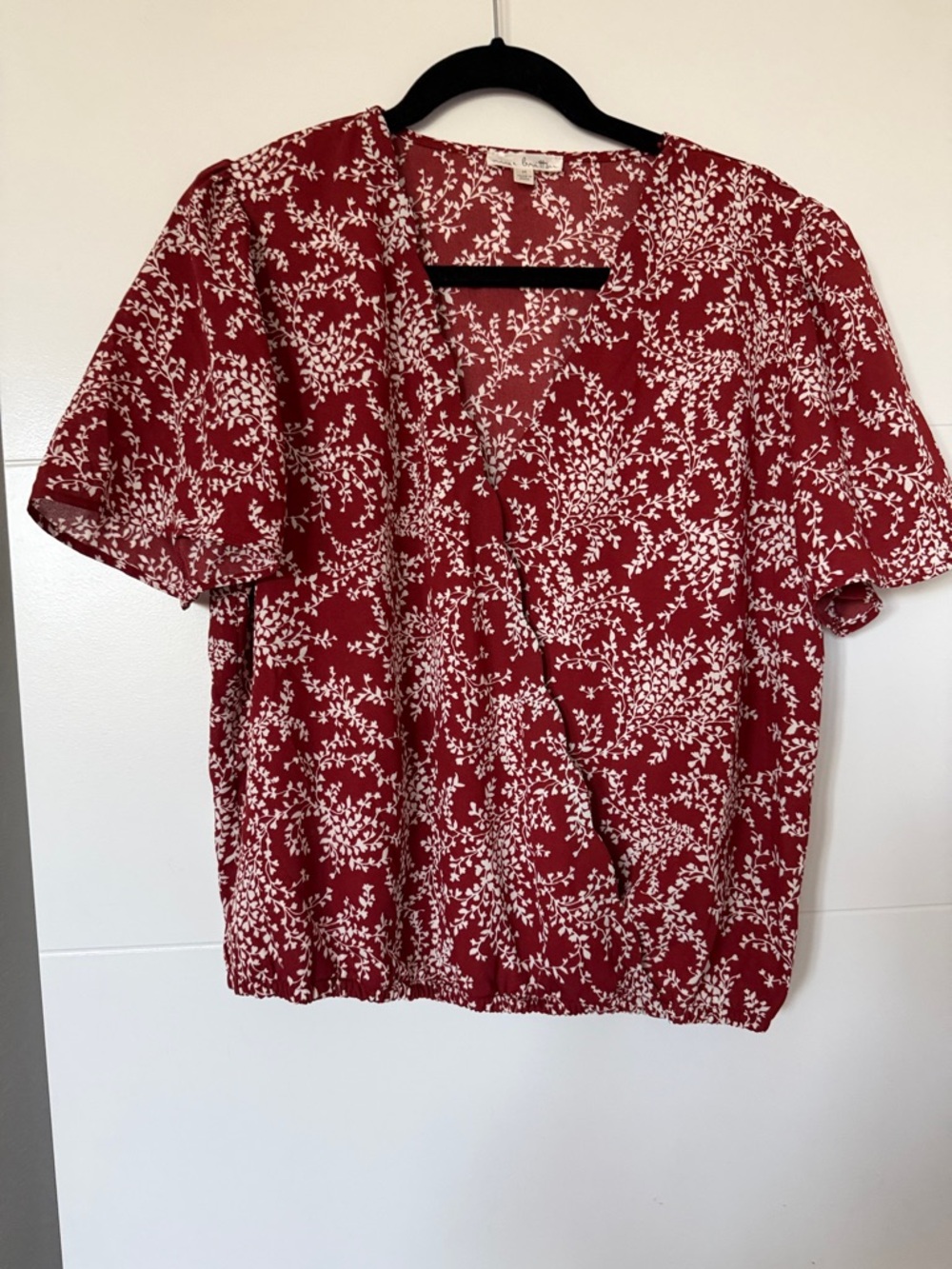 nine britton Red Floral V-Neck Button Front Blouse